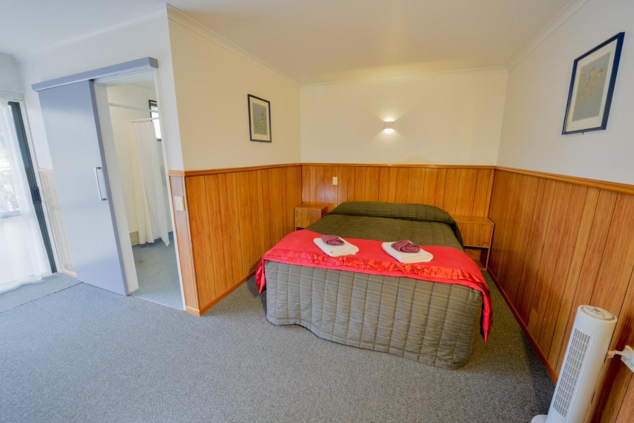 Wilderness Motel Accommodation Хааст Екстериор снимка