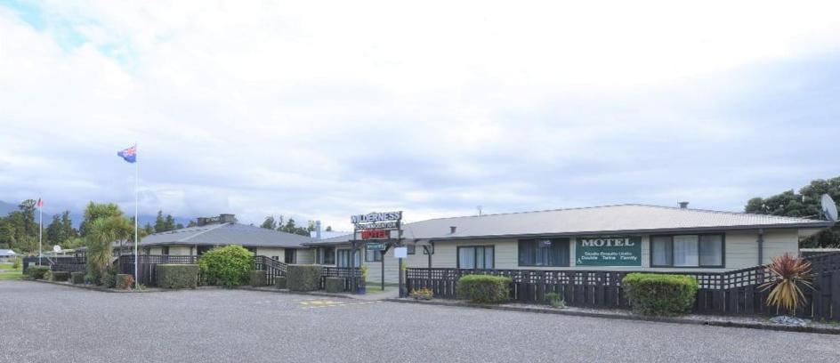 Wilderness Motel Accommodation Хааст Екстериор снимка