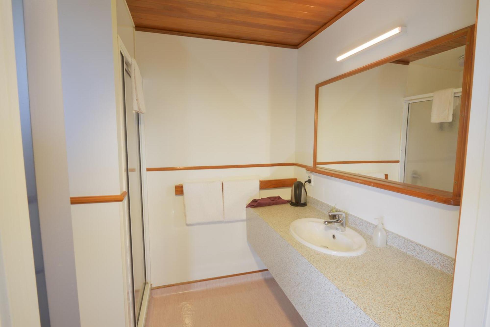 Wilderness Motel Accommodation Хааст Екстериор снимка