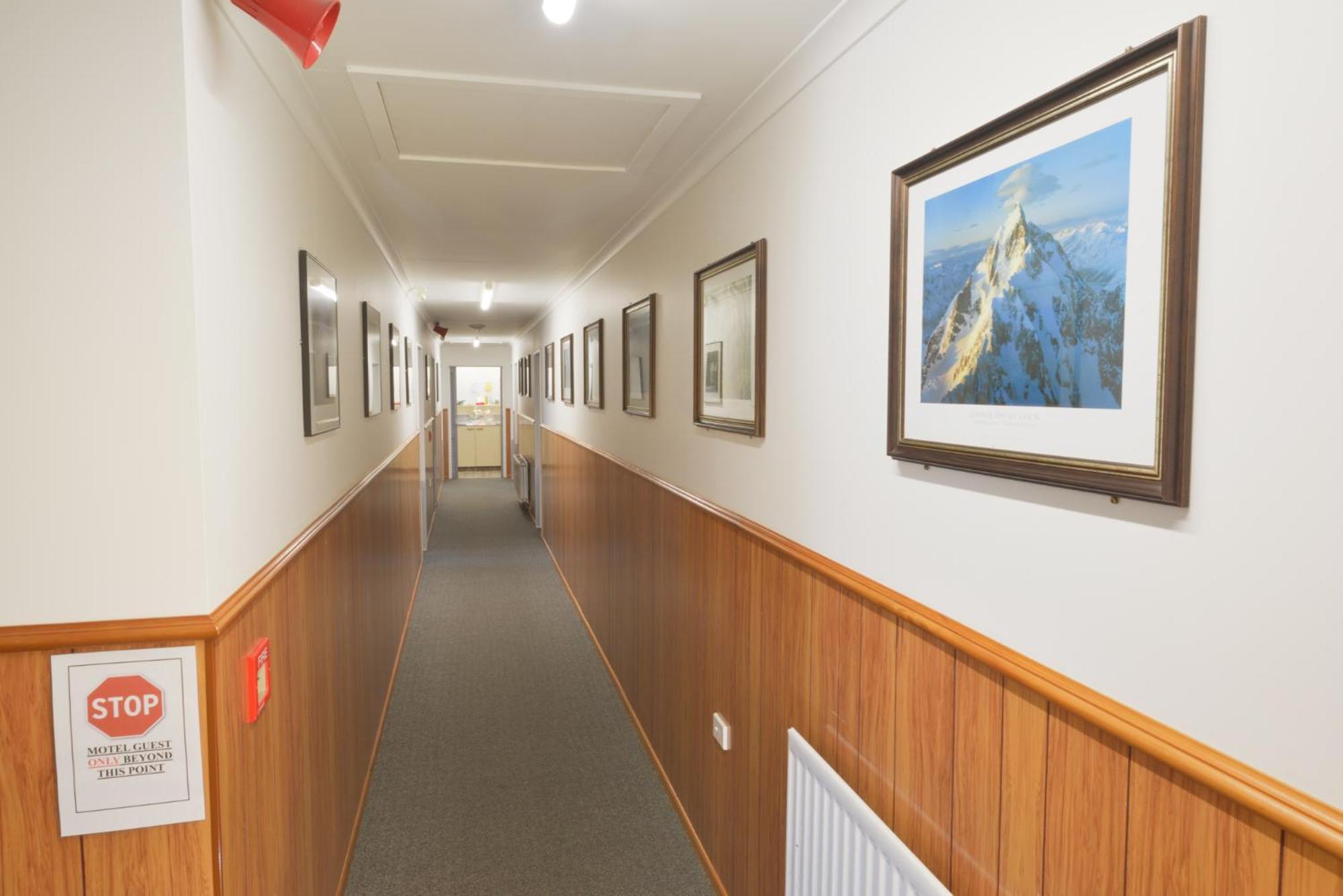 Wilderness Motel Accommodation Хааст Екстериор снимка