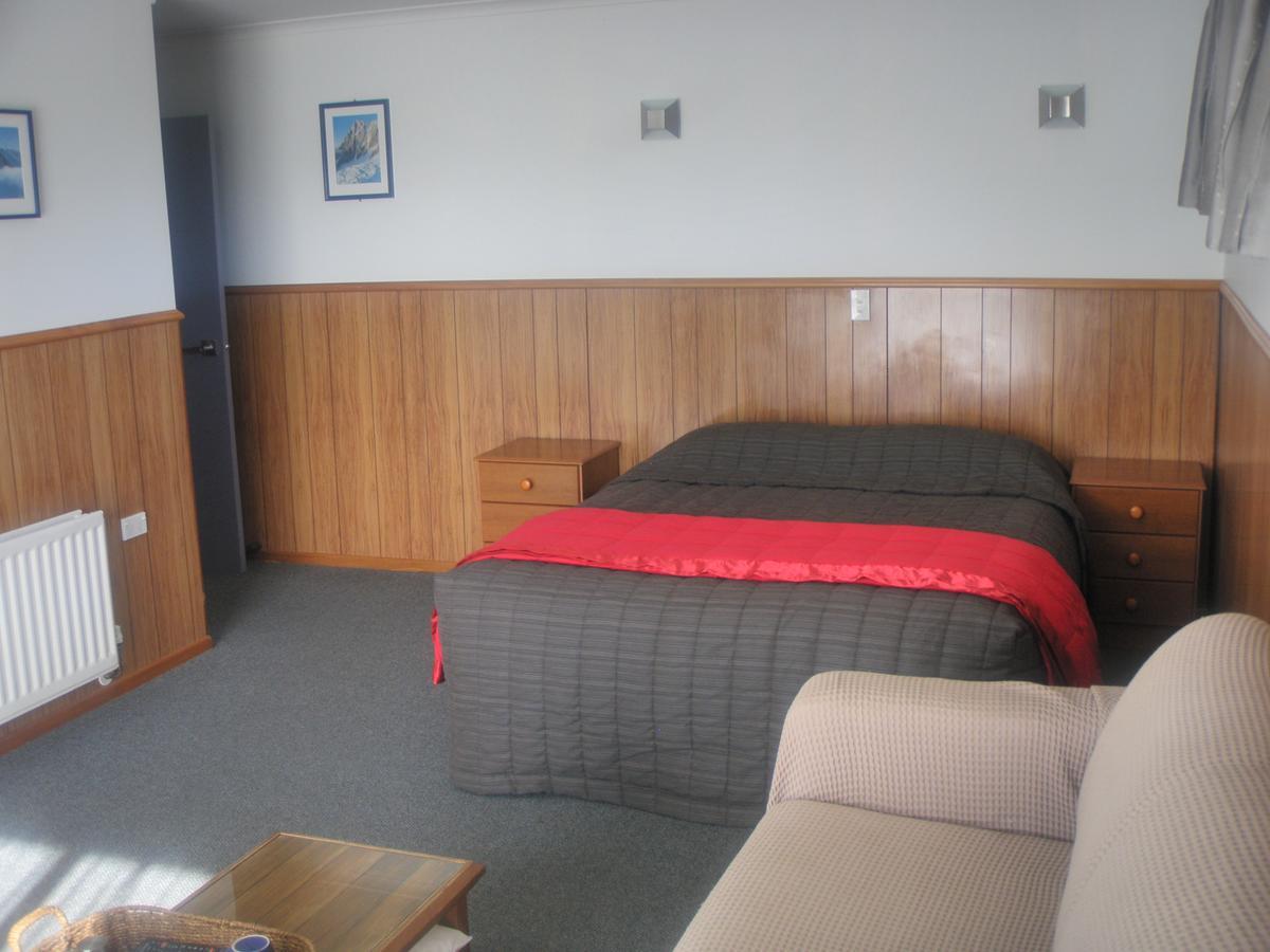 Wilderness Motel Accommodation Хааст Екстериор снимка