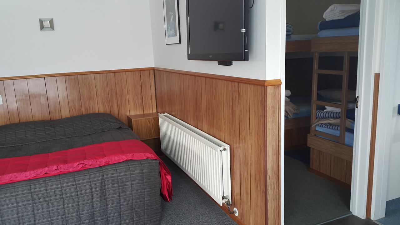 Wilderness Motel Accommodation Хааст Екстериор снимка